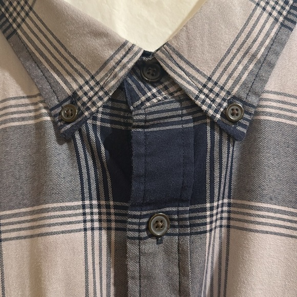 LANDS’ END MENS BLUE & GRAY TRADITIONAL FIT PLAID SHIRT WITH BUTTONED POCKETS - Picture 4 of 9
